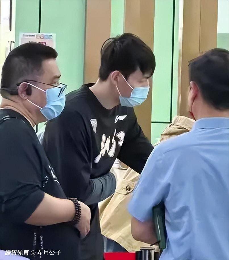 职业设定得黑白，直接影响到故事的走向与影片气概。